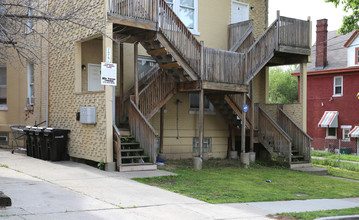 2474 Paris St in Cincinnati, OH - Foto de edificio - Building Photo