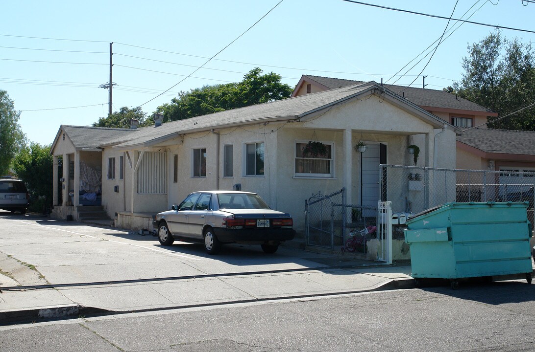 332 Sycamore St in Santa Paula, CA - Foto de edificio