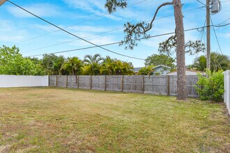 1168 SE Clifton Ln in Port St. Lucie, FL - Building Photo - Building Photo