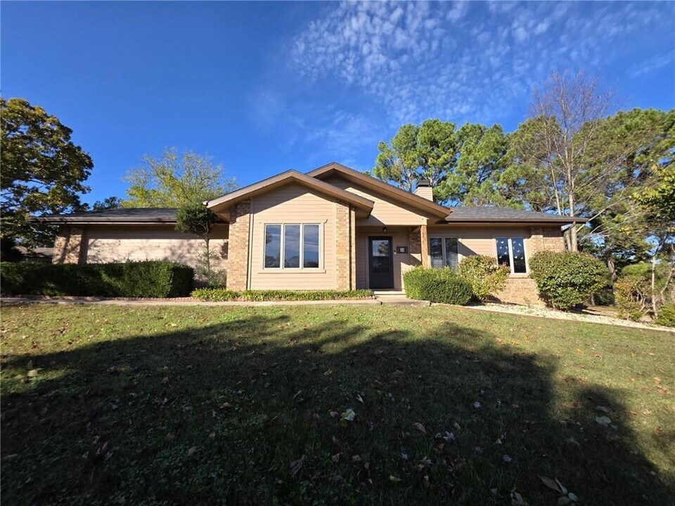 29 Dunedin Dr in Bella Vista, AR - Building Photo