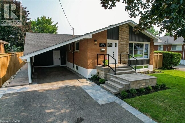property at 122 Buckingham Dr