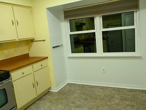 1912 Raspberry Ct in Edison, NJ - Building Photo - Building Photo
