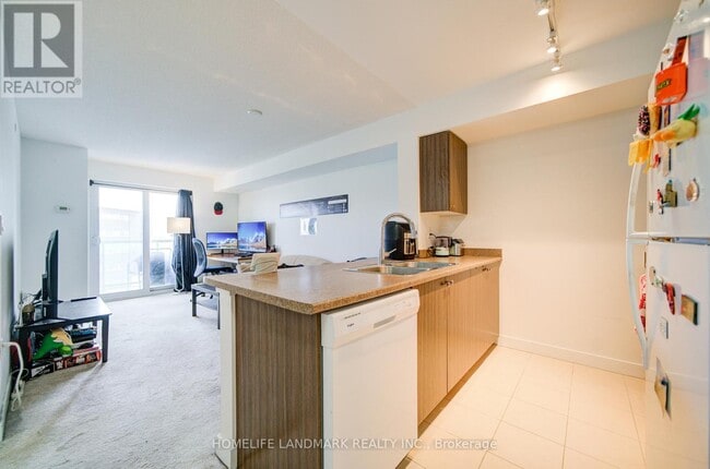 1346 Danforth Rd in Toronto, ON - Building Photo - Building Photo