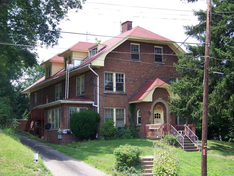 Starr House in Canton, OH - Building Photo