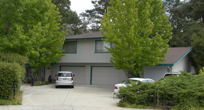 181 Gilbert Ct in Martinez, CA - Foto de edificio - Building Photo