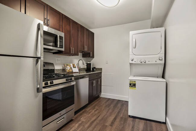 Tuscany Woods Apartments in Windsor Mill, MD - Foto de edificio - Building Photo