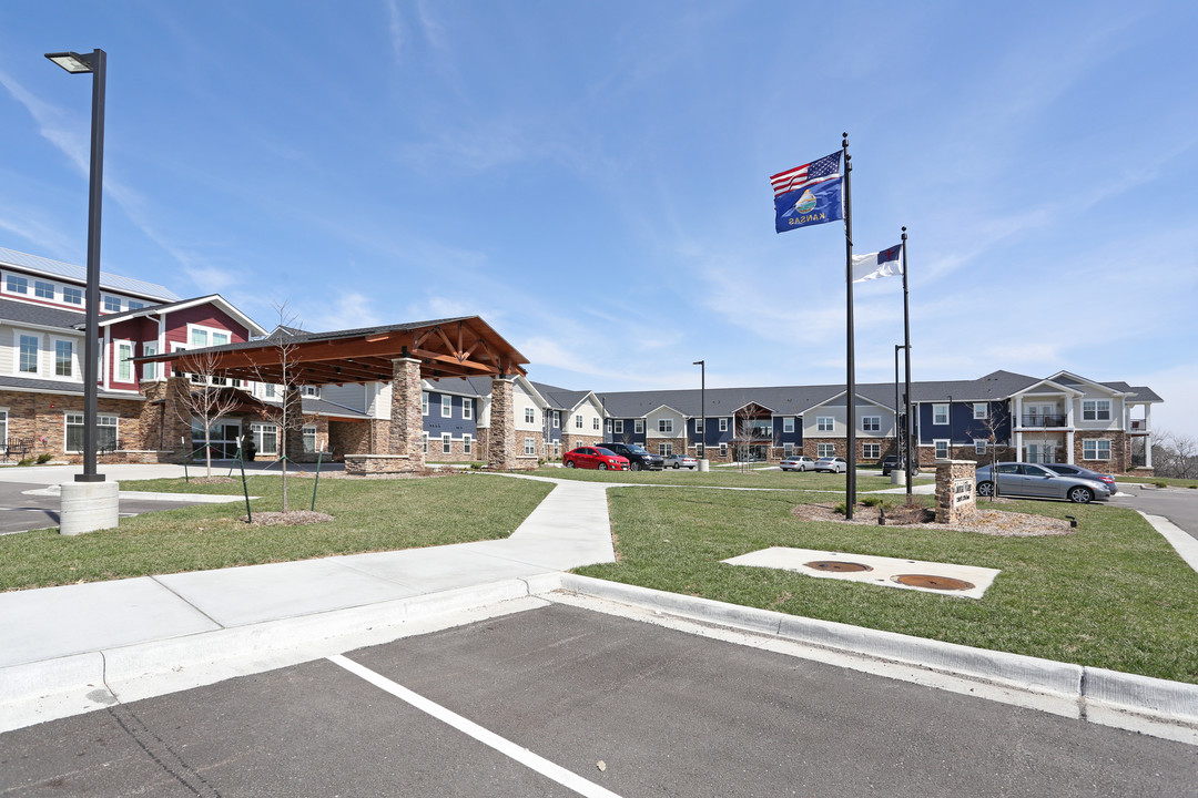 Colonial Village in Overland Park, KS - Foto de edificio