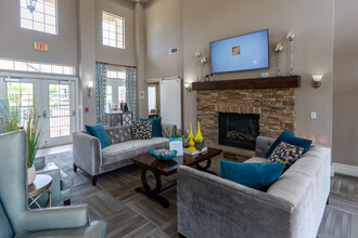 Villas at Stonebridge I and II in Edmond, OK - Building Photo - Building Photo