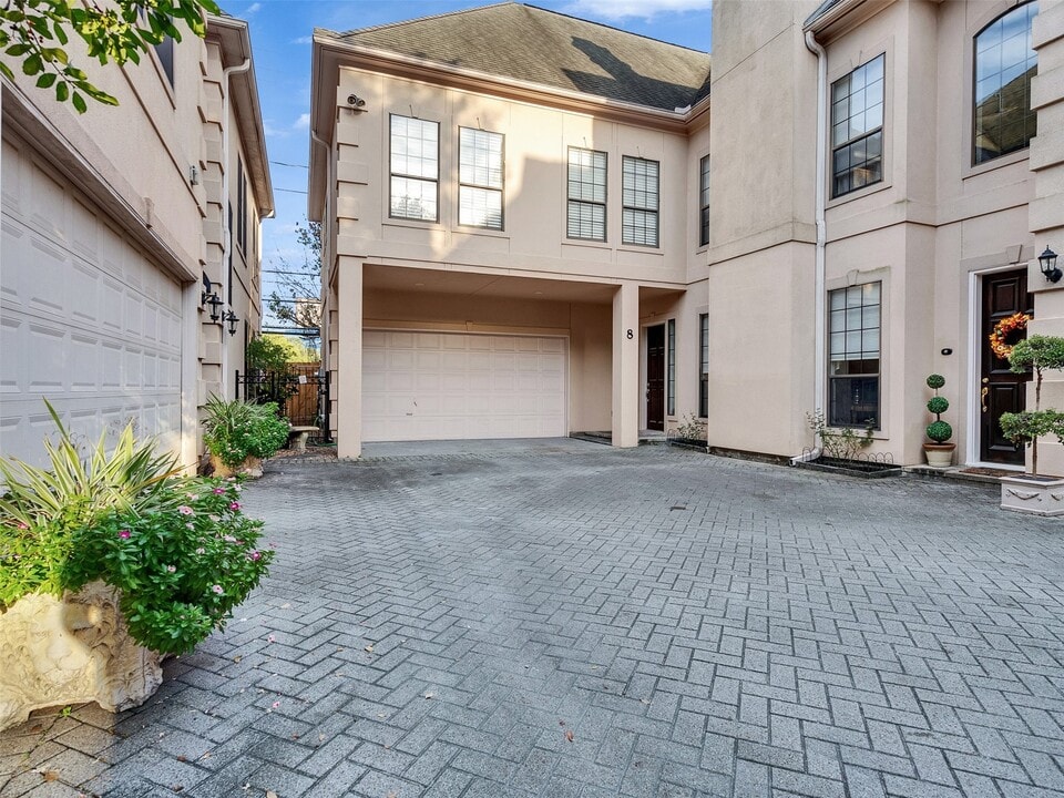 2525 Nantucket Dr in Houston, TX - Building Photo