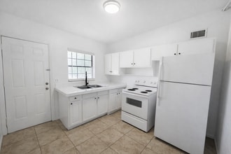 2648 Dellwood Ave in Jacksonville, FL - Foto de edificio - Building Photo