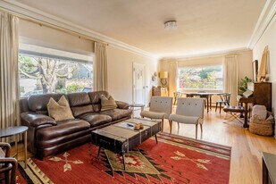 917 SE 25th Ave in Portland, OR - Building Photo