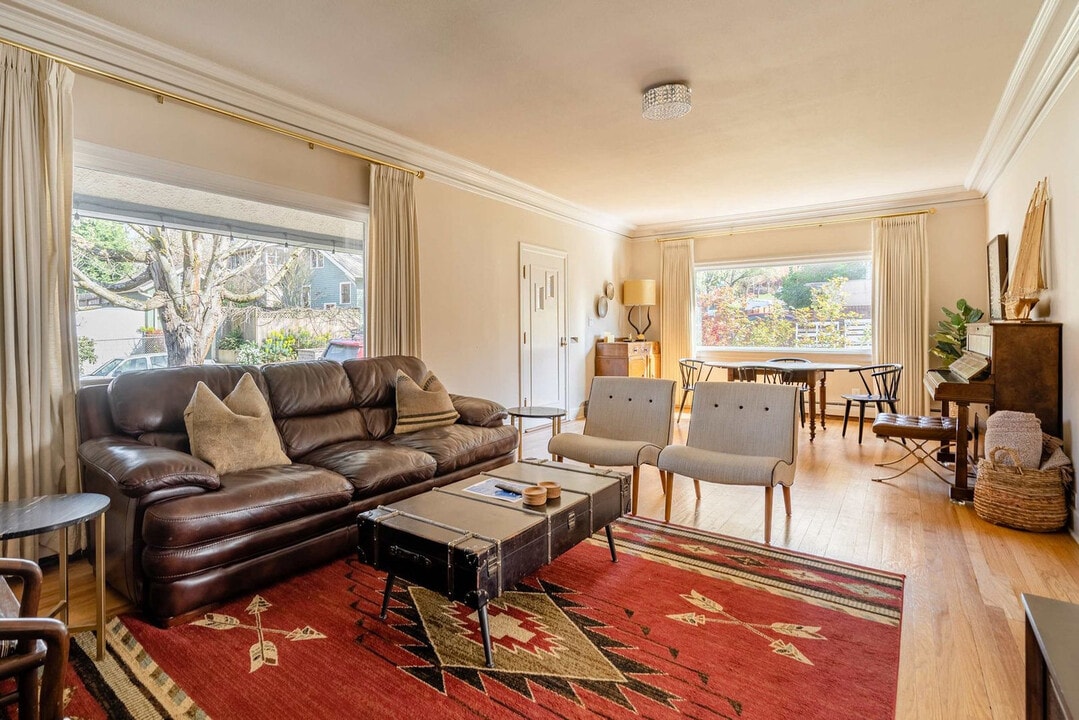 917 SE 25th Ave in Portland, OR - Foto de edificio