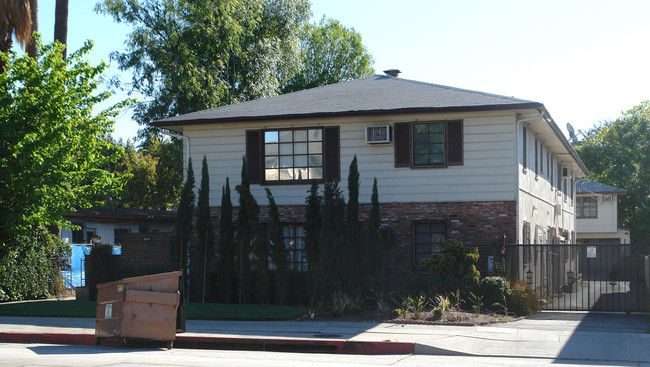 500 N Los Robles Ave in Pasadena, CA - Foto de edificio - Building Photo