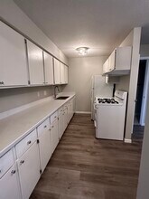 4813 Cedar Lake Rd S in Minneapolis, MN - Building Photo - Building Photo