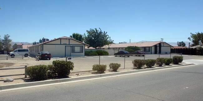 21645 Powhattan Rd in Apple Valley, CA - Foto de edificio - Building Photo