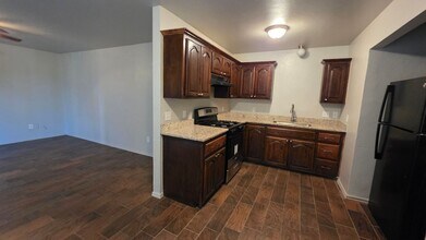 3240 SW 51st St in Oklahoma City, OK - Building Photo - Building Photo