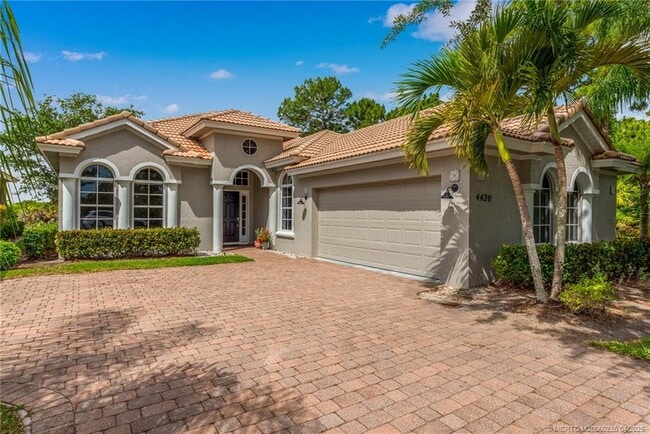 4420 NW Royal Oak Dr