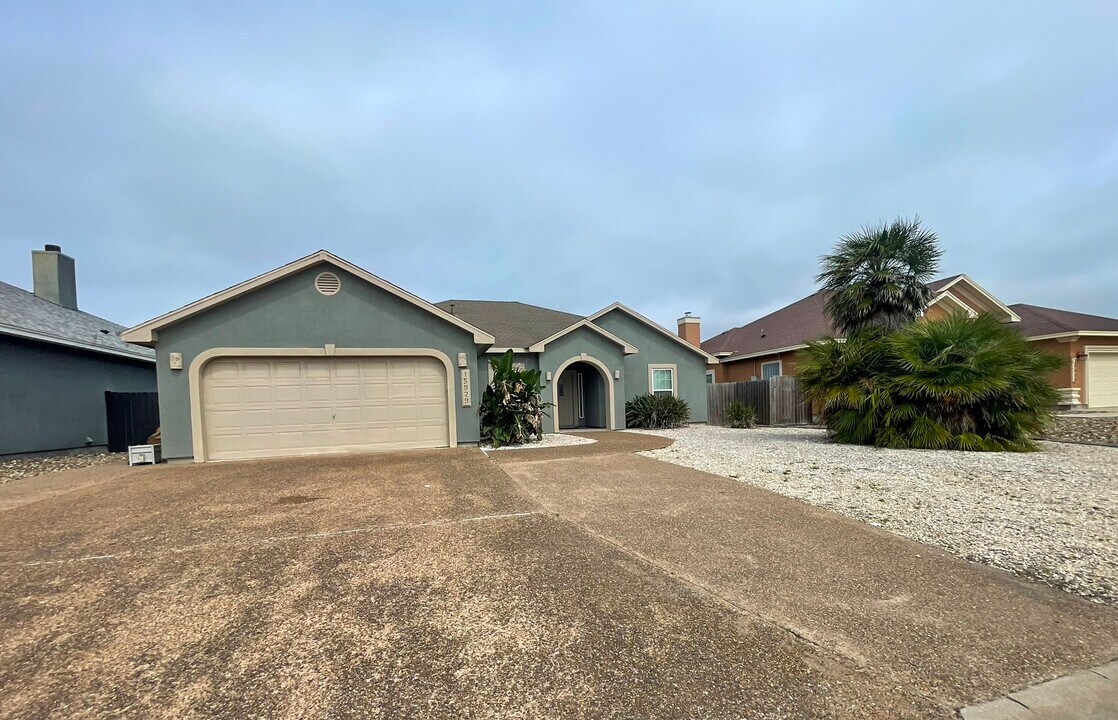 15829 Grenadine in Corpus Christi, TX - Building Photo