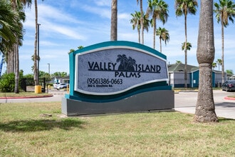 Valley Island Palms Apartments in Edinburg, TX - Foto de edificio - Building Photo