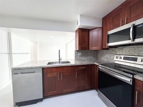 9433 Fontainebleau Blvd, Unit 209 in Miami, FL - Building Photo - Building Photo