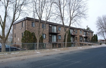 Highview Manor in Columbia Heights, MN - Building Photo - Building Photo