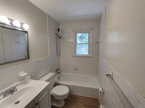 56 Wakelee Ave in Shelton, CT - Building Photo - Building Photo