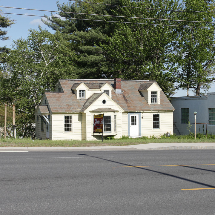 10 Montray Rd in Queensbury, NY - Building Photo