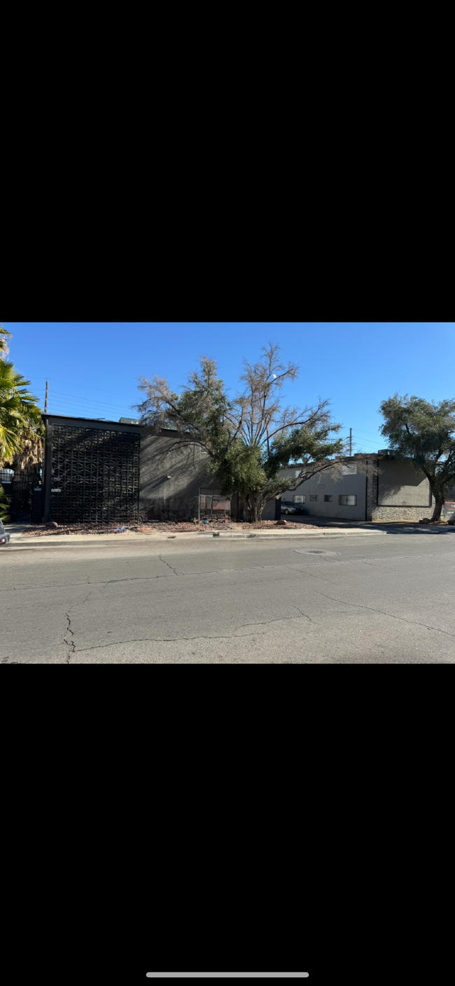 2616 Lynnwood St, Unit 5 in Las Vegas, NV - Building Photo - Building Photo