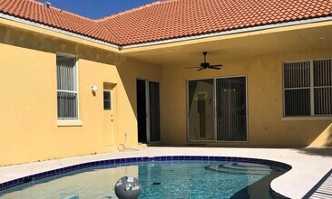 7340 Edisto Dr in Greenacres, FL - Building Photo - Building Photo