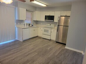 4130 Chelten Ave in Kalamazoo, MI - Foto de edificio - Building Photo