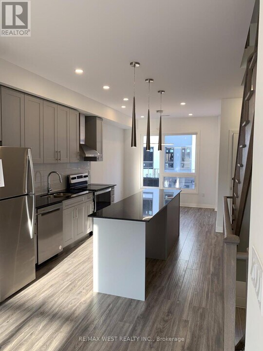 1658 Pleasure Valley Path in Oshawa, ON - Building Photo