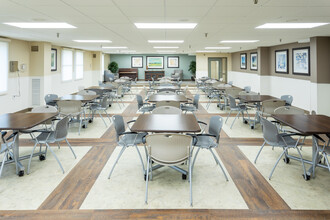 Brashear Tower - Ages 62+ Senior Apartments in Livonia, MI - Foto de edificio - Interior Photo