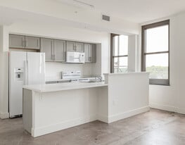 402 S Washington St in Marion, IN - Building Photo