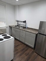 403 Locust Ave, Unit Apartment 4 in Washington, PA - Building Photo