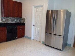 81 Mt Vernon St, Unit 2 in Somerville, MA - Building Photo - Building Photo