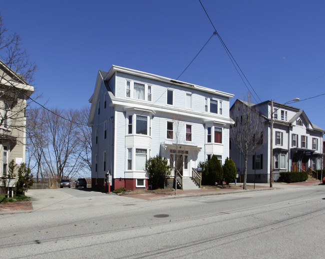 823 Congress St in Portland, ME - Foto de edificio - Building Photo