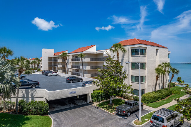 La Puerta Del Sol in St. Petersburg, FL - Building Photo - Building Photo