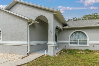 320 N Fresno Ave in Hernando, FL - Foto de edificio - Building Photo
