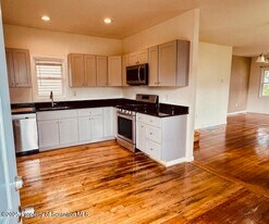 617 Susquehanna Ave in Olyphant, PA - Building Photo