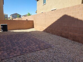 8056 Kings Guard St in Las Vegas, NV - Building Photo - Building Photo
