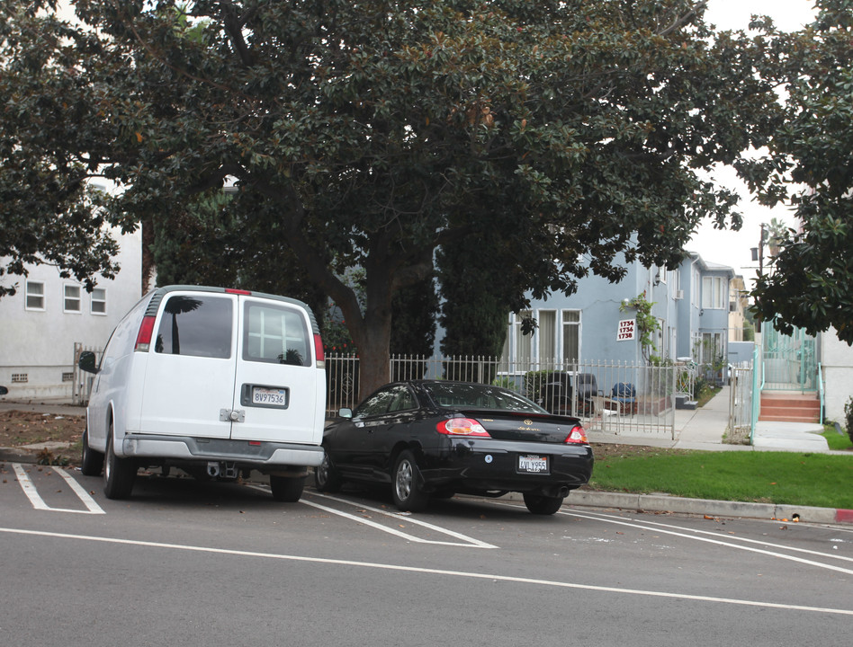 1734 Winona Blvd in Los Angeles, CA - Building Photo