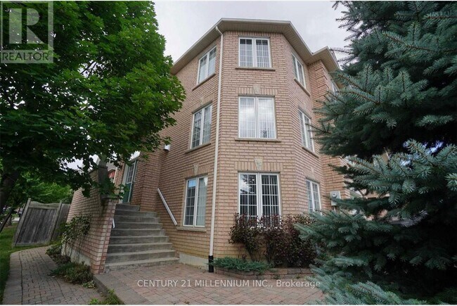 23 Pefferlaw Cir in Brampton, ON - Building Photo - Building Photo