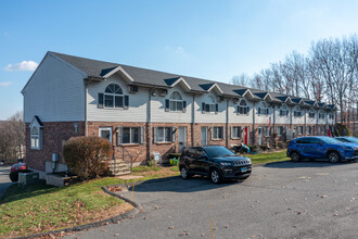 East Pointe Apartments in Waterbury, CT - Building Photo - Building Photo