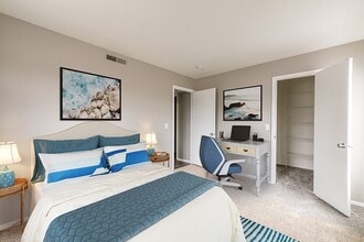 Runaway Bay in Lansing, MI - Building Photo - Building Photo