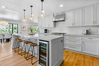 4006 Milaca Pl in Sherman Oaks, CA - Foto de edificio - Building Photo