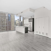 13 E Huron St in Chicago, IL - Foto de edificio - Building Photo