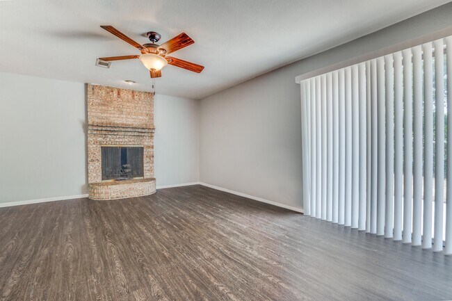 629 Park Ln in Denton, TX - Building Photo - Building Photo