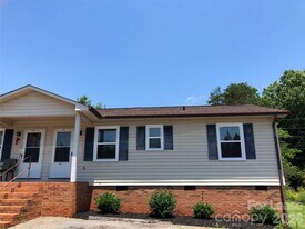 1411 Roundtree Ln in Lincolnton, NC - Building Photo