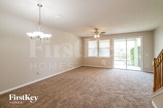 2326 Red Moon Dr in Jacksonville, FL - Foto de edificio - Building Photo