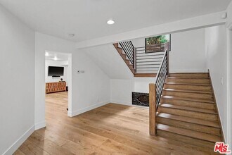 4811 Roma Ct in Los Angeles, CA - Foto de edificio - Building Photo